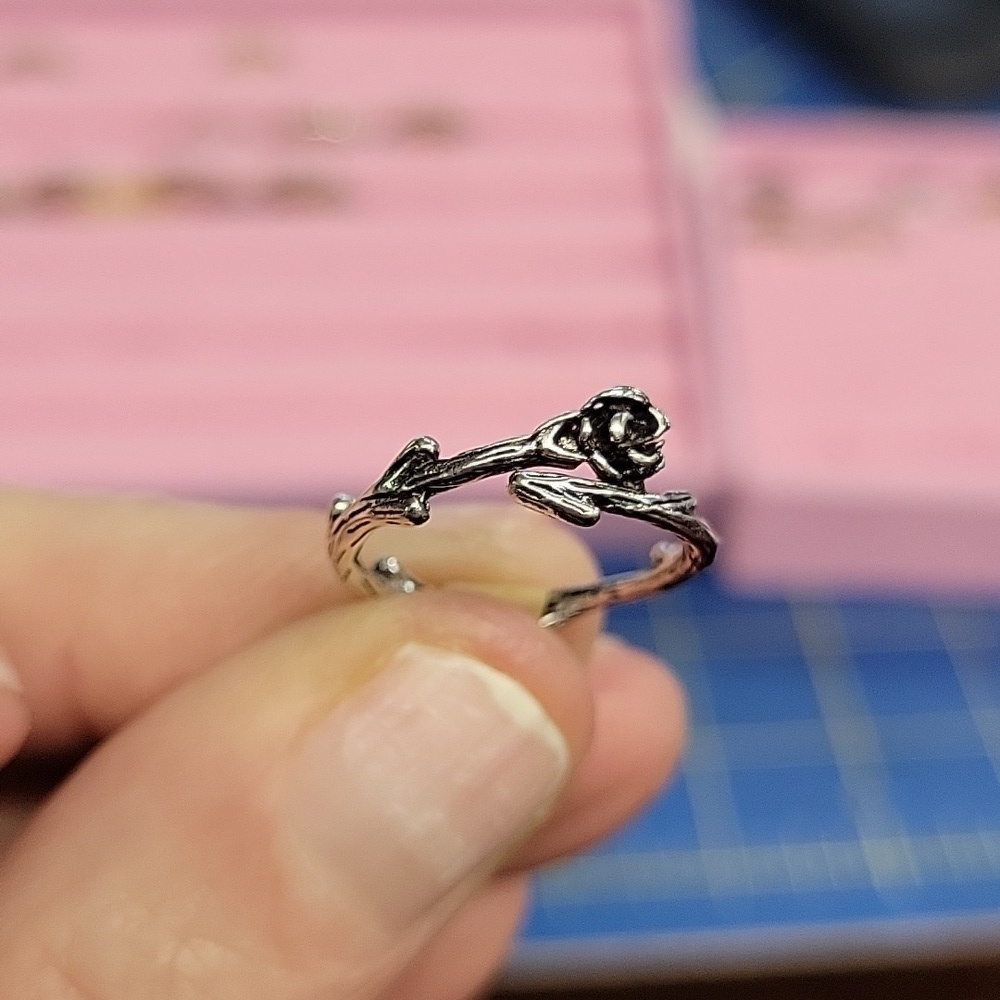 Rose Vine Silver Tone Ring Size 5.5